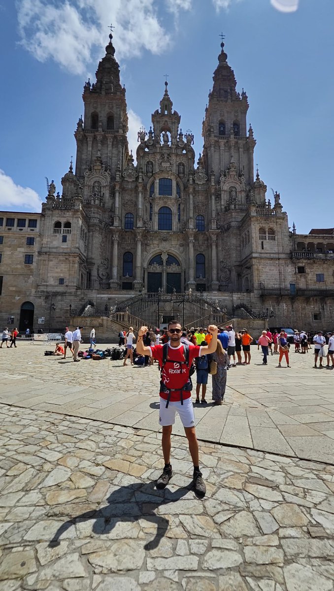 AdriCastilloF's tweet photo. Con el @realmurciacfsad a todas partes!! ❤️🤍 https://t.co/HgYbRLIbMw