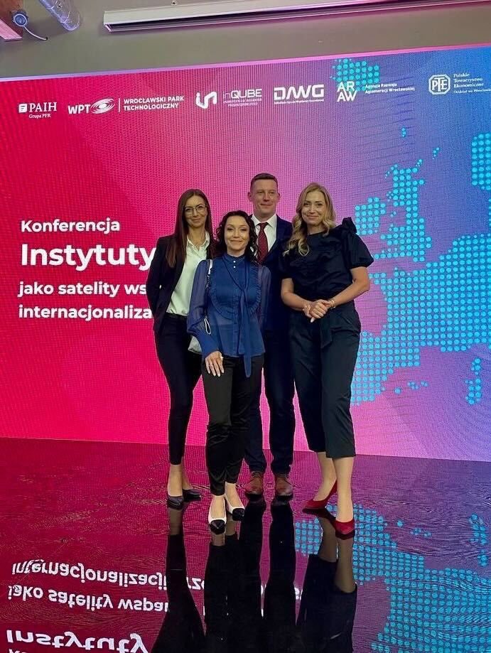 PayEyePolska's tweet photo. Today, we participated in the conference 'Research Institutes as Satellites Supporting Business Internationalization'. 🚀
PayEye was represented by Krystian Kulczycki, Vice President of PayEye and Anna Andrych, Director of Marketing and Communications.
#WPT #PayEye https://t.co/IfjAihMIlJ