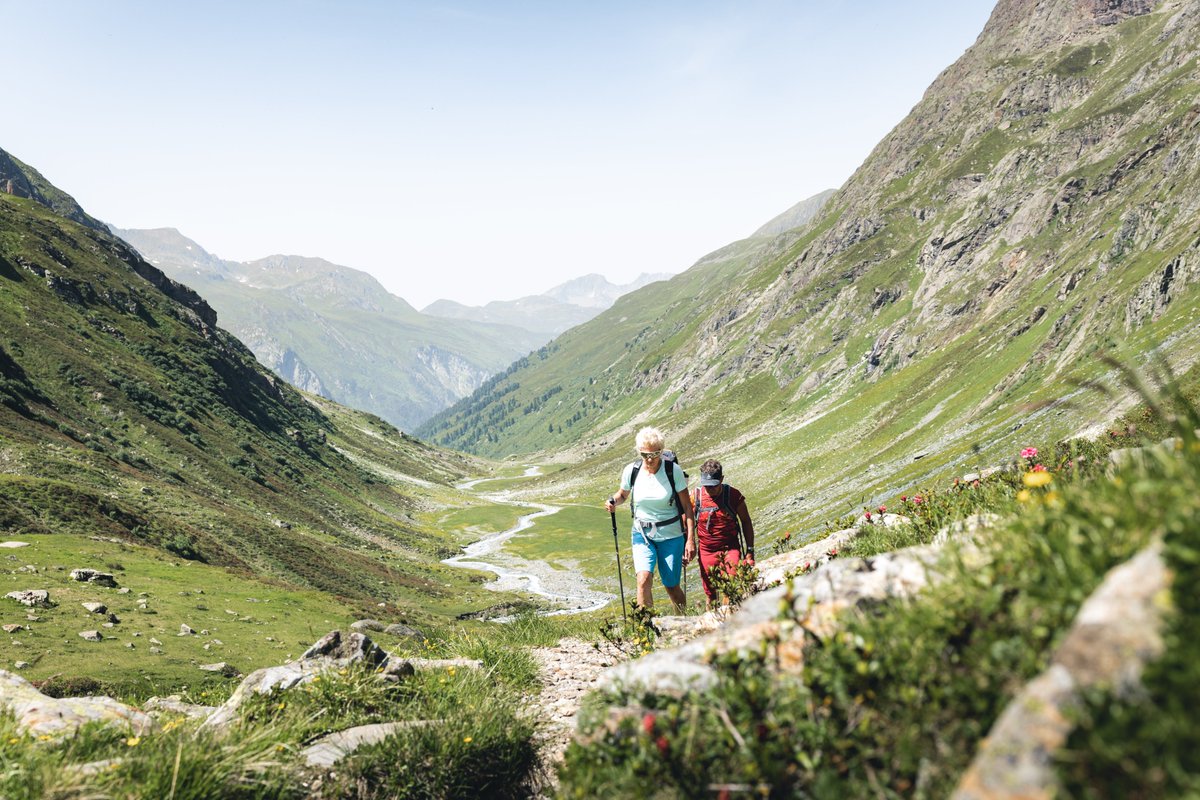 StantonReview's tweet photo. St. Anton am Arlberg summer vibes - where every trail leads to an adventure and every view takes your breath away. Come ride, hike, explore! 🏔️🚵‍♀️🥾
👉 https://t.co/w5SduTfYQz
#stantonamarlberg #SummerAdventures #arlberg #inTirol #Rendl #ebikelife #hiking https://t.co/XPFRv8sW0D