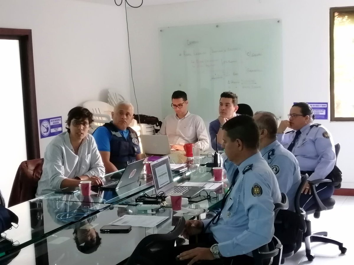 #AEstaHora⏰| en la Secretaría de <a href="/MovilidadCali/">Secretaría de Movilidad de Cali</a> nos encontramos en comité operativo, analizando los datos del Observatorio de Movilidad Sostenible y planeando el acompañamiento del grupo operativo durante este fin de semana.

#TeQueremosCali💙❤️💚
<a href="/AlcaldiaDeCali/">Alcaldía de Cali</a>