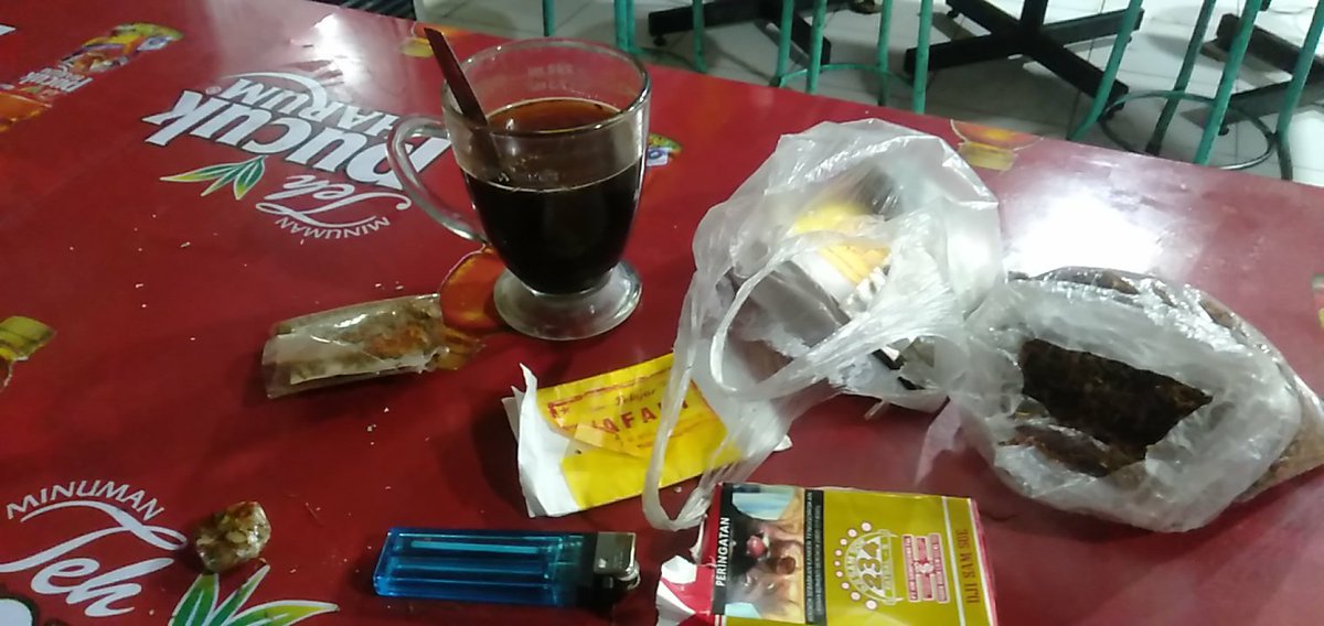 Sastrojendro91's tweet photo. Setia menemani dalam setiap perjalanan,,,,,🛻
#tembakau
#tingwe
#klembakmenyan
#kopipahit https://t.co/VoqF6SeSq8