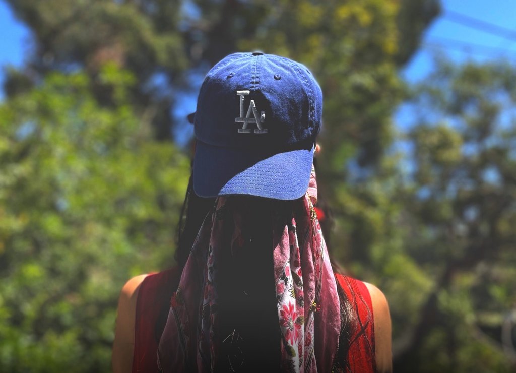 "My American Dream" by Asli Sonceley:

"A nationwide agony is softened in translation. I feel a thinning of my sense of identity, of my ties to the old country."

Read it here:
pangyrus.com/essay-memoir/m…