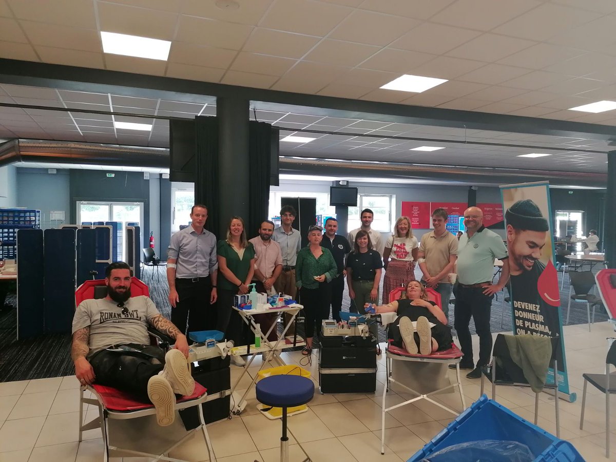L' UT de Guingamp fortement mobilisé pour la semaine du don du sang qui a eu lieu au <a href="/EAG_Roudourou/">En Avant de Guingamp</a>. 17 collaborateurs qui ont potentiellement sauvés 51 vies !!! Bravo !!! Merci à Tristan et Claude pour l organisation de cette collecte.
<a href="/EFS_dondesang/">Établissement français du sang</a> <a href="/WeAreArkea/">WAA|Actus</a>
