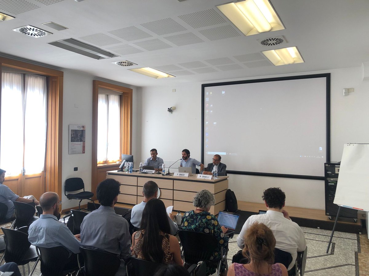 FraCalderoni's tweet image. Grazie a tutti i partecipanti al seminario &quot;Giovani, devianza e violenza nello spazio urbano&quot; del Dipartimento di #sociologia @Unicatt. 
In particolare a Paolo Grassi (@unimib), autore di &quot;Barrio San Siro: interpretare la violenza a Milano&quot; 
e a @MarcoGranelliMI (@ComuneMI).