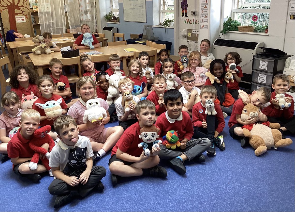 Chestnut class enjoying reward time with their teddies 😊
#teamMillbrook
⁦<a href="/MillbrookP/">Millbrook Primary</a>⁩