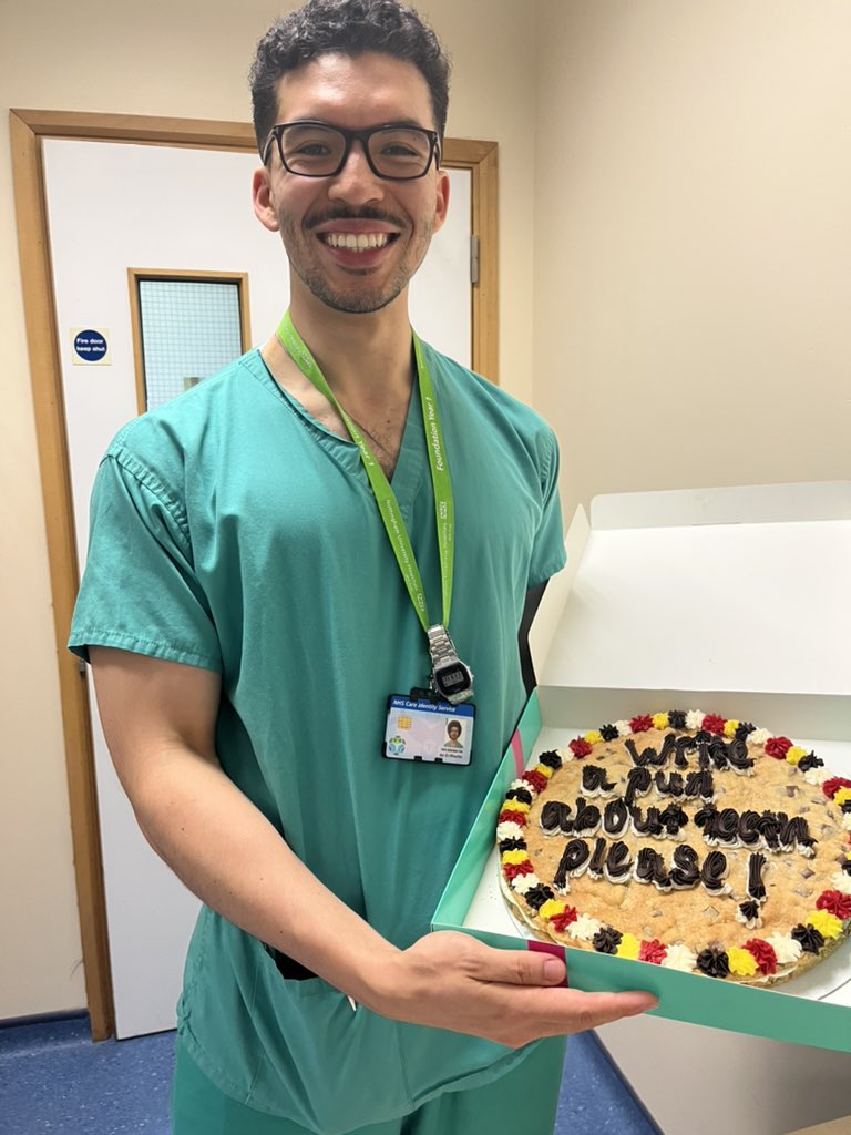 kellyda57876609's tweet photo. awww Dr Aji C25 are going to miss you tremendously,you’re enthusiasm brightens all our days.Thank-you for the giant cookie and for just being you @MiriamMutize https://t.co/2vV62WLnZE