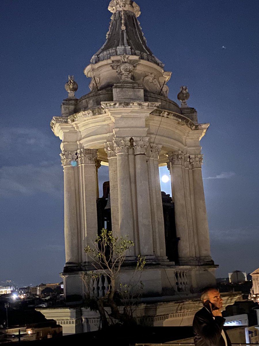 cgarciadealba's tweet photo. La magia única de la Ciudad Eterna, para creyentes y laicos, para romanos y extranjeros, de día y de noche: @Roma mil veces majestuosa y sorprendente! Esta vez la luna llena,la cúpula y el campanario de la bellísima “Sant’Agnese” en sublime contubernio! @EmbaMexIta https://t.co/sUGYHqjkDn