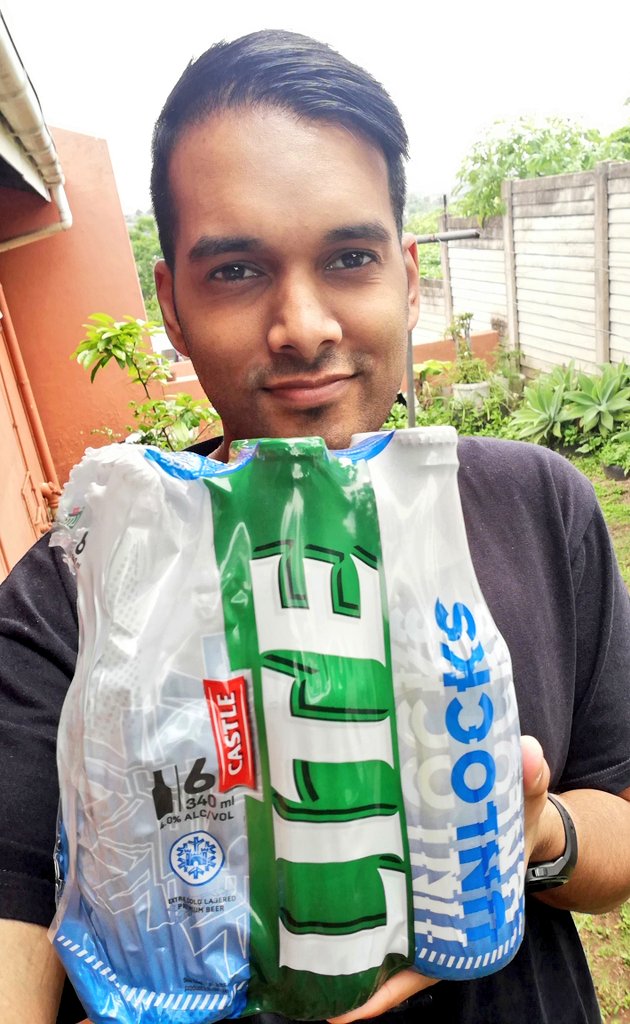 NishyWezSyd's tweet photo. So many memories, chilling with friends, important milestones a #ExtraCold @castlelitesa is always by my side π€π―πΊπ» #SaveYourSummer with a #CastleLite in each hand βοΈ tagging my buddies @MARKNAIDOO1 @prabz4lyf @MATRIXALIVE @ash_ramjathan @katrikz @mastercard_sa #HitRefresh https://t.co/xRGJc1paNj