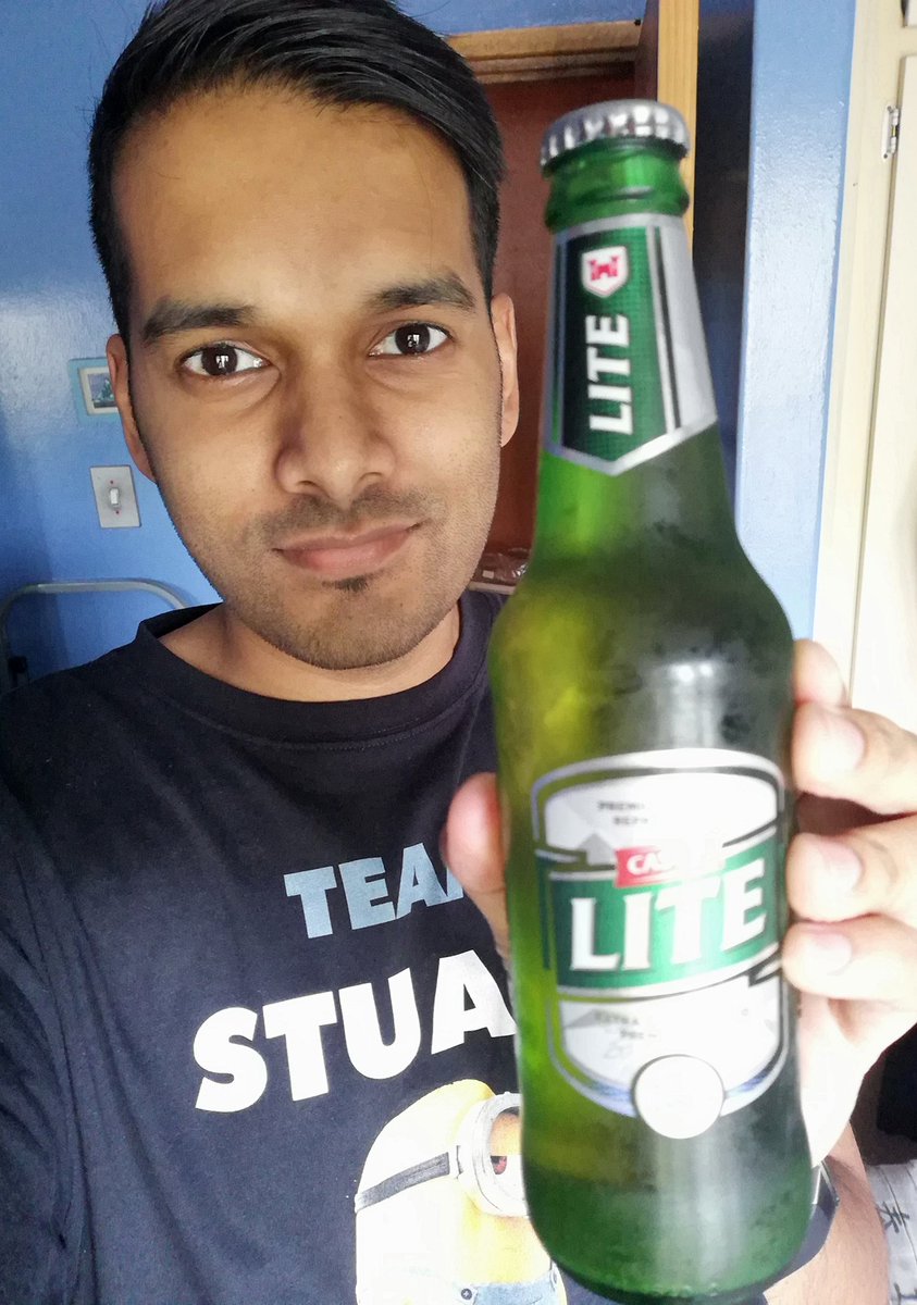 NishyWezSyd's tweet photo. So many memories, chilling with friends, important milestones a #ExtraCold @castlelitesa is always by my side π€π―πΊπ» #SaveYourSummer with a #CastleLite in each hand βοΈ tagging my buddies @MARKNAIDOO1 @prabz4lyf @MATRIXALIVE @ash_ramjathan @katrikz @mastercard_sa #HitRefresh https://t.co/xRGJc1paNj