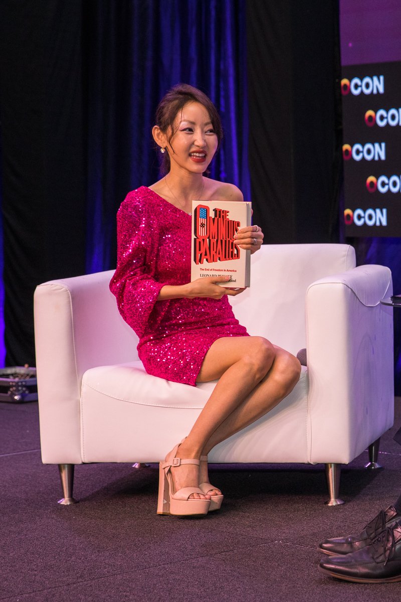 voicereason05's tweet image. &quot;There was no &apos;I&apos; in North Korea--only &apos;we.&quot;

@YeonmiParkNK showing off her signed copy of Leonard @Peikoff&apos;s &quot;The Ominous Parallels: End of Freedom in America&quot; #ocon2023 #aynrand
