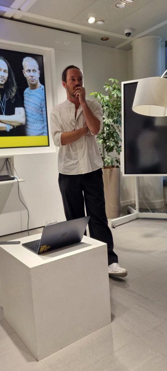 🎉 Thrilled to have had the privilege of delivering our UnAverage™ keynote to the esteemed <a href="/SamsungBelgie/">Samsung België</a> &amp; <a href="/CheilBenelux/">Cheil Benelux</a> team! Our planned 45 min keynote turned into a 2h interactive brainstorm and we loved it. 🚀✨ #UnAverage #theUnAveragekeynote #fighttheaverage