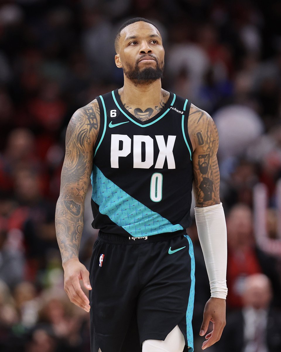 BleacherReport's tweet photo. Damian Lillard's agent Aaron Goodwin has been calling prospective trade partners and "warning against" trading for Dame, per @wojespn 

Goodwin has been "telling organizations outside of Miami that trading for Lillard is trading for an unhappy player" https://t.co/HROXeFdDBP