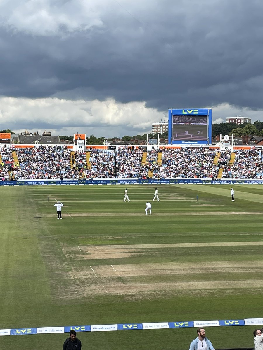 First hint of a Mexican Wave and I’m off to the pub!!