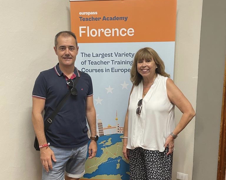 SalesianosSTRD's tweet photo. 🇪🇺 | Siete profesores 👩‍🏫 👨‍🏫 de nuestro centro están repartidos por Europa (Budapest 🇭🇺, Atenas 🇬🇷 y Florencia 🇮🇹) realizando cursos estructurados a través de los programas Erasmus #abrimoscaminos https://t.co/xNchb2RQsS