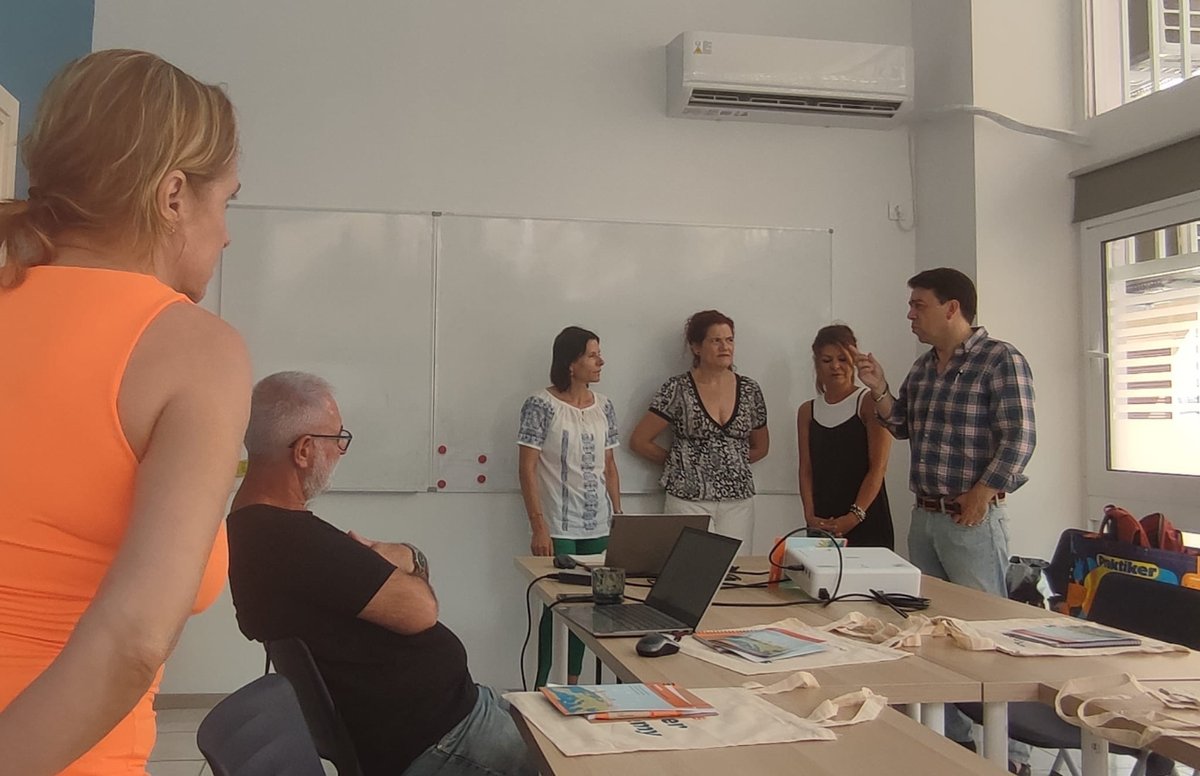 SalesianosSTRD's tweet photo. 🇪🇺 | Siete profesores 👩‍🏫 👨‍🏫 de nuestro centro están repartidos por Europa (Budapest 🇭🇺, Atenas 🇬🇷 y Florencia 🇮🇹) realizando cursos estructurados a través de los programas Erasmus #abrimoscaminos https://t.co/xNchb2RQsS
