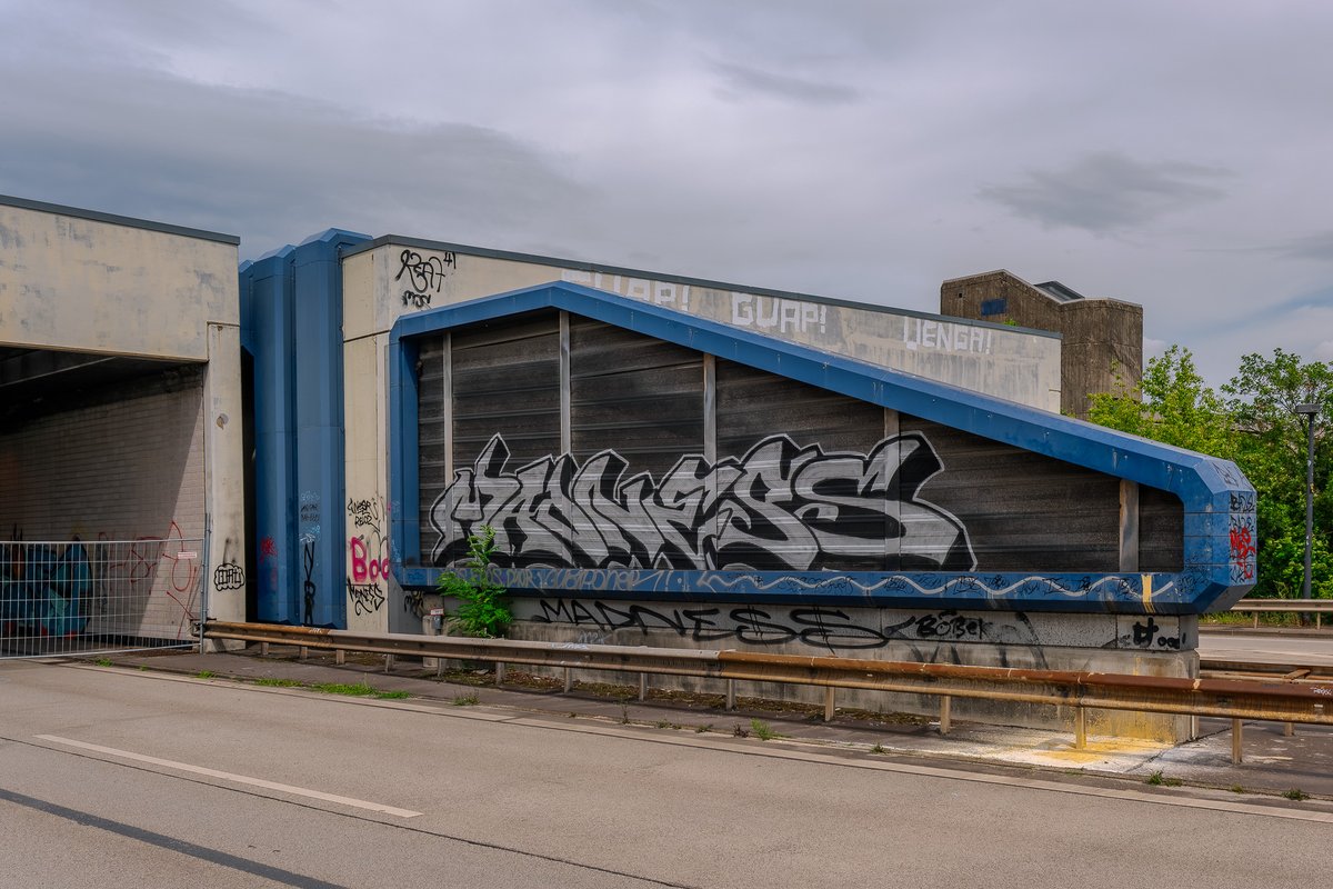 autofreiberlin's tweet photo. der Tunnel spottet jeden Sicherheitsstandards. Exemplarisch steht die A104 für den Albtraum der autogerechten Stadt und die in Beton gegossene Dystopie – einen Satz, den wir früher oder später über alle Berliner Stadtautobahnen aussprechen werden können. 2/3 https://t.co/70oYJU8ojL