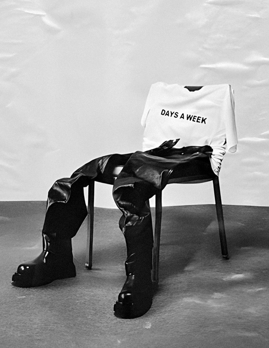 Jungkooknesia's tweet photo. [🔒] 500 RT and Reply

SEVEN CONCEPT PHOTO SOON
SEVEN SHORT FILM IS COMING
JUNGKOOK IS COMING https://t.co/aKr6lps3tx
