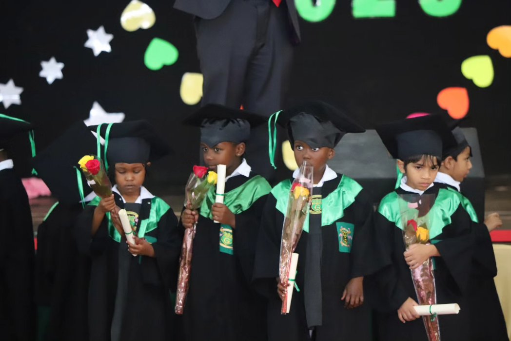 Greenstedschool's tweet photo. Congratulations to our Reception class 2022-2023!
You did it!😍🥳✨
#receptiongraduation 
#gisonline
#passionandpride https://t.co/XuuXVCIlVh
