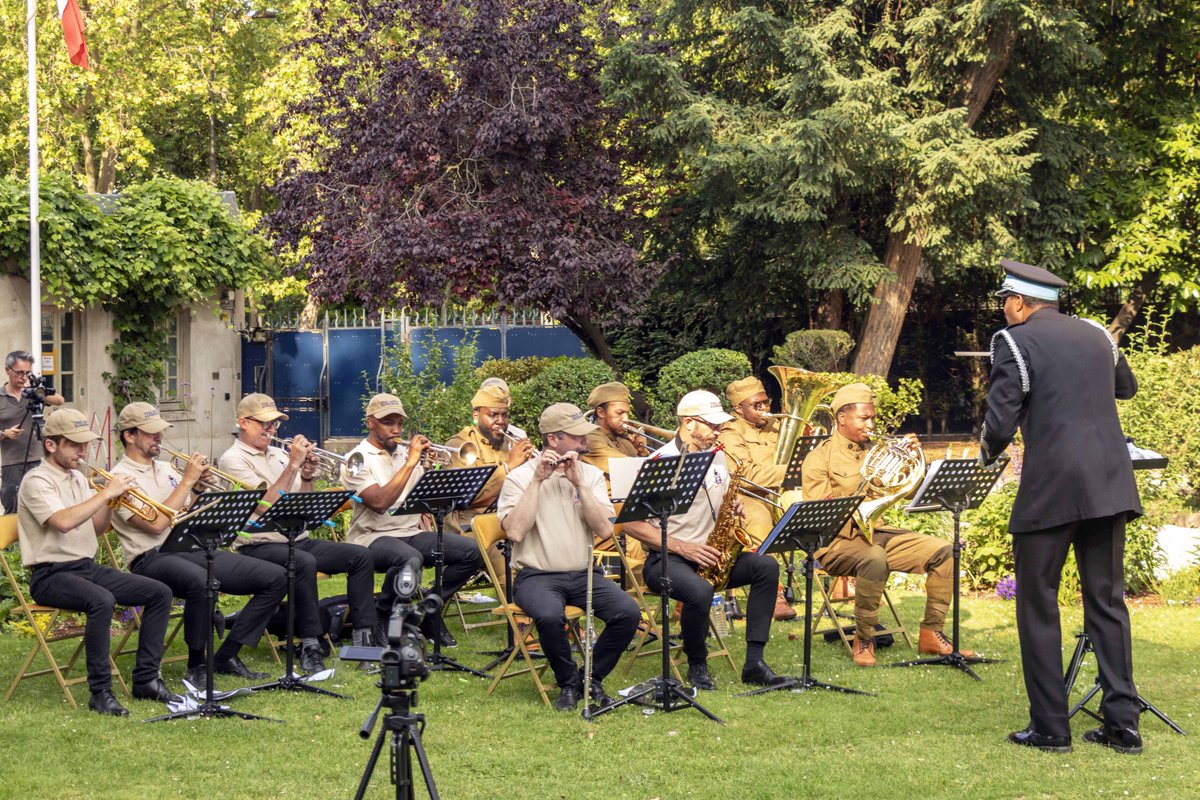 On July 3, a concert featuring the music of the band of the 369th Infantry Regiment of the US Army and music-hall performer Josephine Baker was held in the gardens of the Military Governor of #Paris at Les Invalides.

Read about it here: entreetoblackparis.com/blog/the-369th….