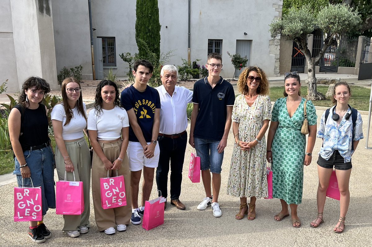 Treize jeunes brignolais ont obtenu une mention très bien au bac dont deux avec les félicitations du jury ! 
#Bac2023 #Brignoles