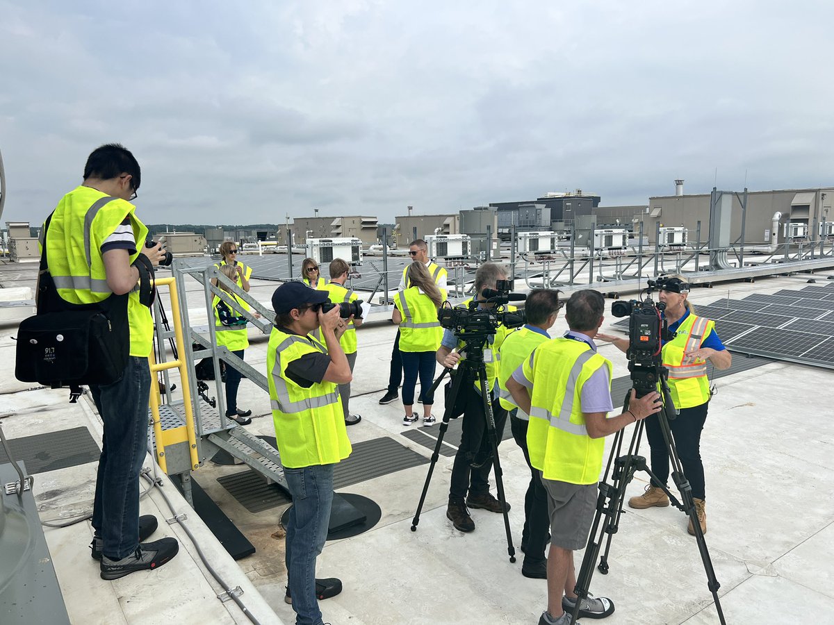 A partnership between <a href="/DukeEnergy/">Duke Energy</a> and <a href="/amazon/">Amazon</a> is a win-win when it comes to a new rooftop solar facility now in service at the Amazon Air Hub at CVG. The largest utility-scale project in the state of Kentucky - 5,616 panels on the 800,000 sq ft roof #solar