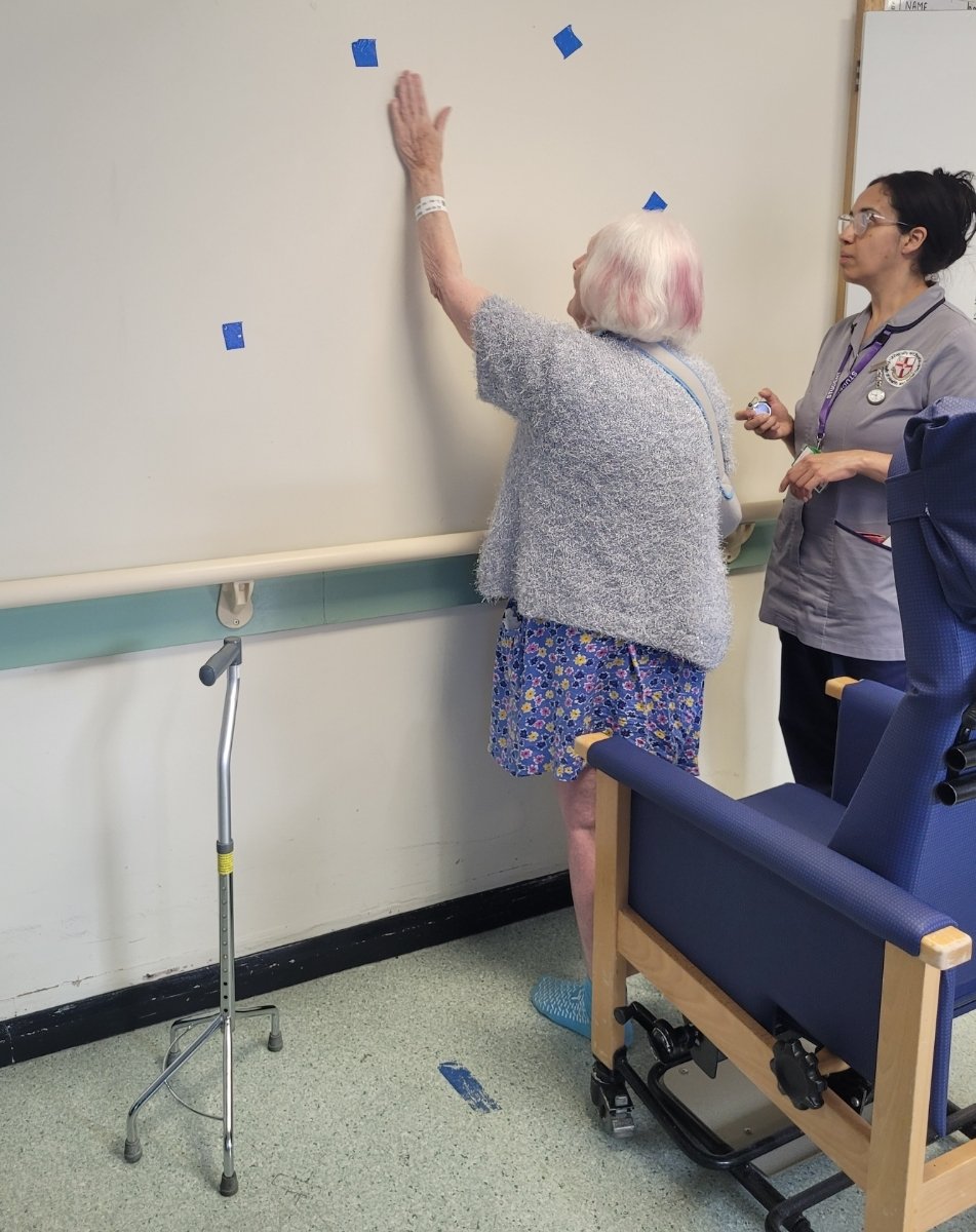TALouise_'s tweet photo. Fab group session today on Bolton Stroke Ward working on balance/repetitions increasing activity with our stroke patients ❤ @boltonnhsft @GMNISDN #repetitions #strokerehab https://t.co/PX03094INK