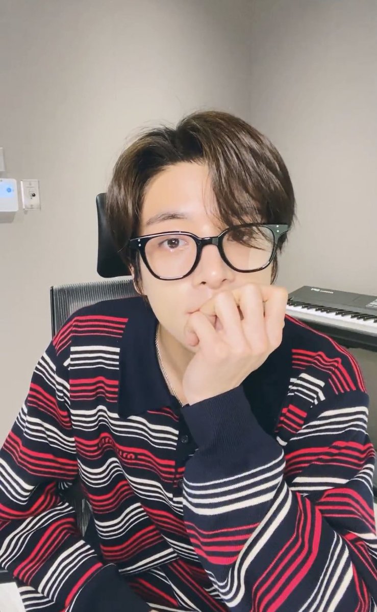15ARCHIVEz's tweet photo. HE LOOKS GOOD WTF #ENHYPEN_JAKE https://t.co/1I97xM1LJq