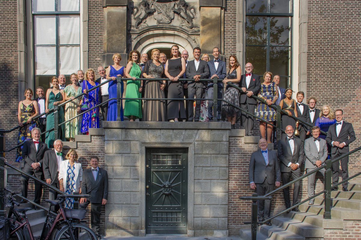 RotaryDeVeste's tweet photo. Onze mooie club 😀❤️
#rotary #schiedam #deveste #bestuurswissel @Brasstadhuis https://t.co/lF8xk5sPSX