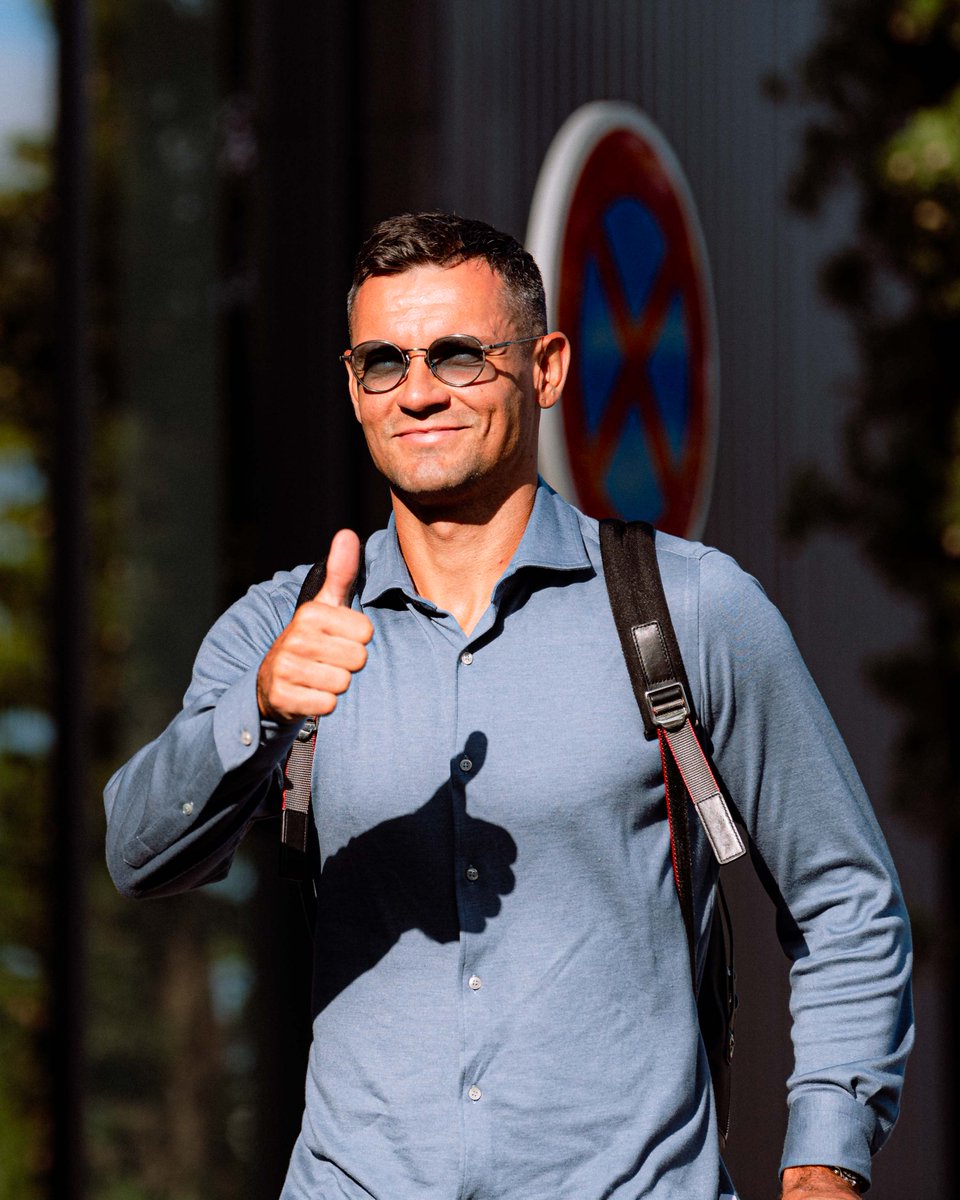 OL's tweet photo. 😎 @Dejan06Lovren https://t.co/EKRbXGSf3i
