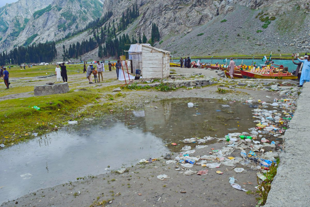 aahmadangel's tweet photo. Our imprint on nature. Mahodand lake seems more like a garbage dump rather than a lake. We are disastrous people. Wherever we go, we spread filth and destroy the nature.
#nature #Mahodandlake #kalamswat #pakistan #climatechange #pakistantourism https://t.co/jc8hRhcNp8