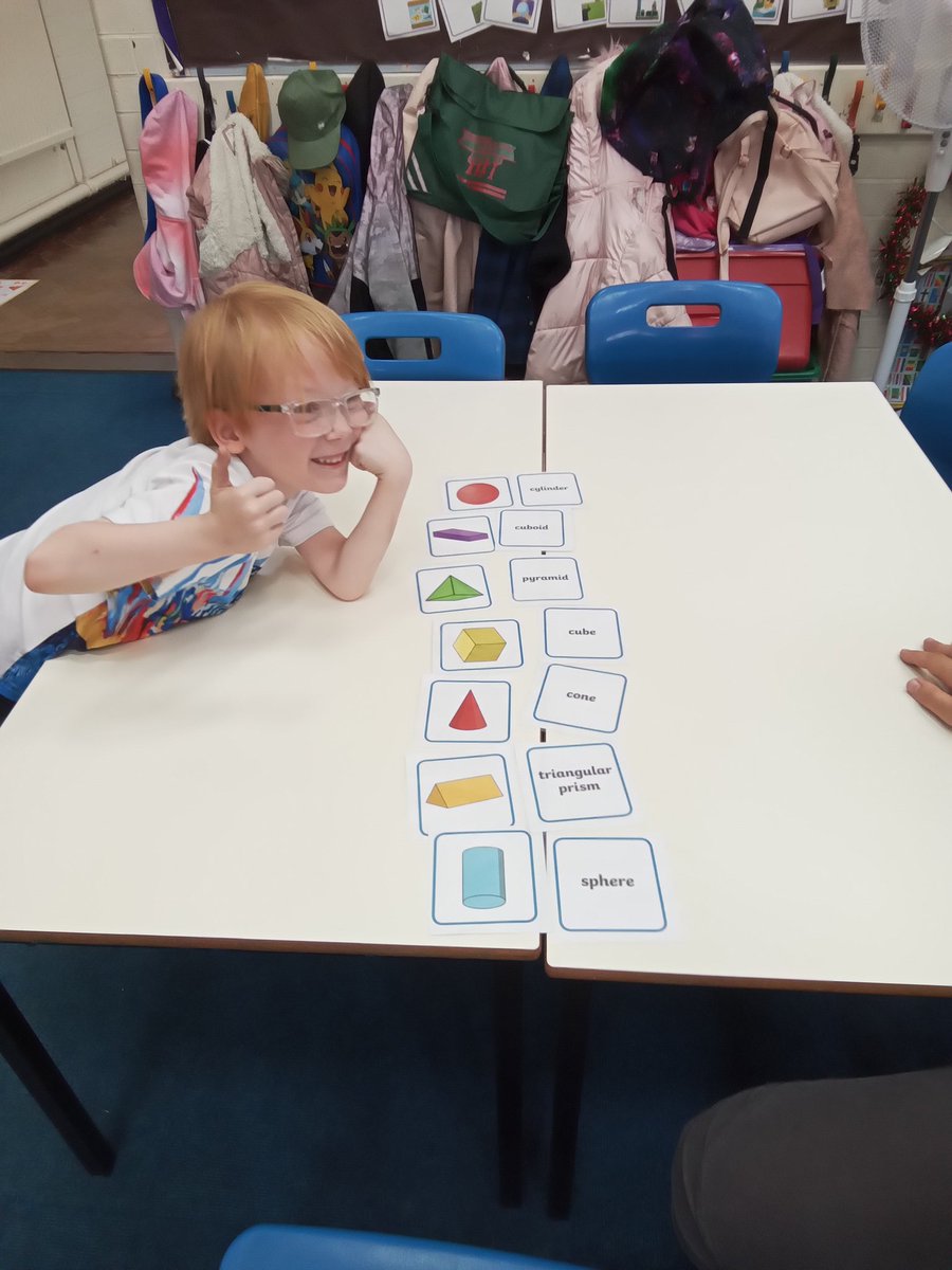 MrsJonesTA's tweet photo. 1Q having fun exploring  different  shapes ☺ 
@MissLukemans https://t.co/MMUB8uebcq