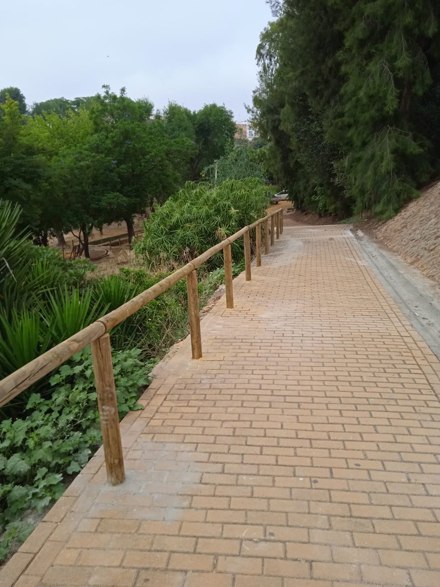 GabiSantosBoni's tweet photo. Se sigue trabajando en el Parque de La Muela para embellecerlo y hacerlo más  seguro a la ciudadanía.

¡Nos vemos esta noche en los conciertos de la Fuente de La Muela! https://t.co/t9EkV6qY1S