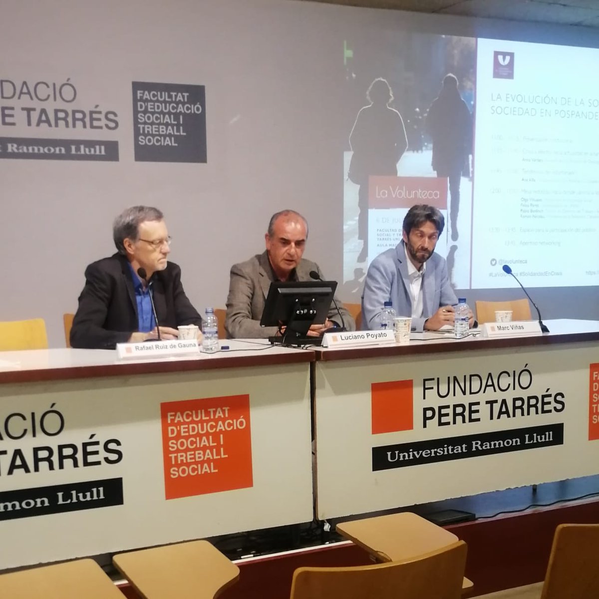 pvoluntariado's tweet photo. Turno de @PoyatoRoca, Presidente de la @pvoluntariado, en la mesa inaugural del evento "La evolución de la solidaridad en una sociedad pospandemia" 🗣️ "Ninguna persona voluntaria puede amortizar un puesto de trabajo. Este debate se ha acabado". #SolidaridadEnCrisis #LaVolunteca https://t.co/P0niJFjl5j