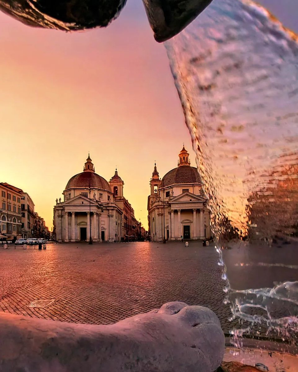 Le chiese "quasi" gemelle di piazza del Popolo...

The "almost" twin churches in Piazza del Popolo...

📸 @giancarlopannese
#visitrome