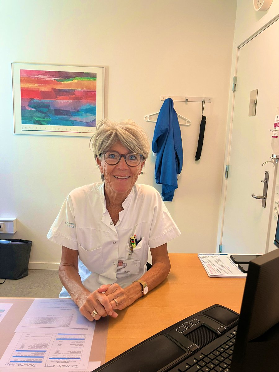 UllaMHansen's tweet photo. På klinisk onkologisk afdeling på @SUHhospital @regionsjaelland er hver dag ‘Hvad er vigtigt for dig’-dag med #fællesbeslutningstagning  Flot indsats - også af ledende lægesekretær Djoan Jakobsen, som får arbejdsgangen til at glide til gavn for både pt. og personale 🙌🏻 https://t.co/wAQLNVB6Uu