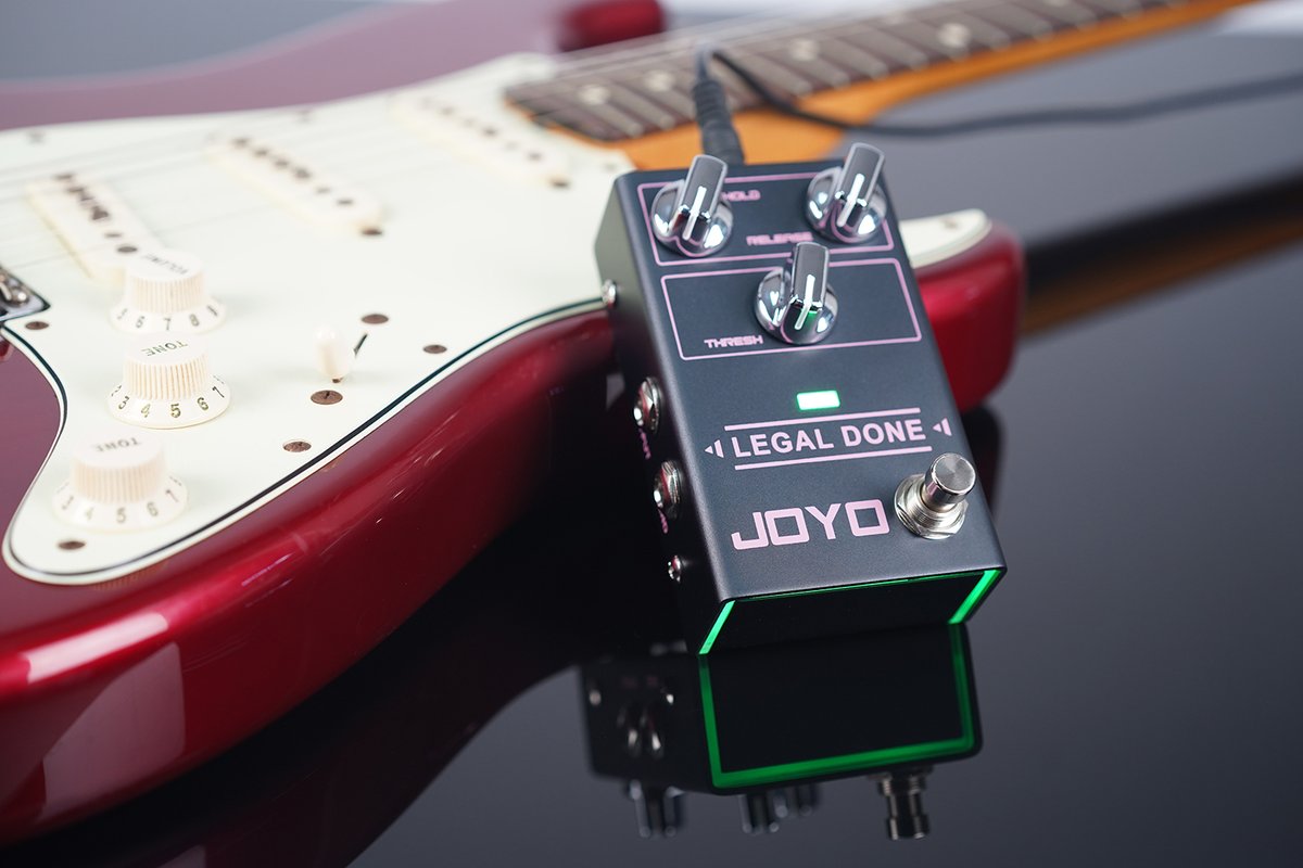 R-23 LEGAL DONE is a NOISE GATE pedal that supports both 2 cable method and 4 cable method. Unique NOISE GATE circuit and strong signal recognition system remove the unwanted hum and noise effectively produced by guitar amps and pedals, retaining guitar’s original tone completely