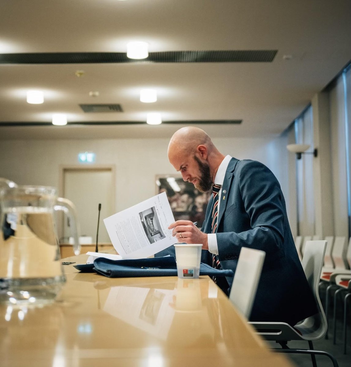 CarlOskar's tweet image. Min sommarläslista

Att kliva in på försvarsdepartementet var att kliva in i en aldrig sinande ström av underlag. Hemliga, öppna, korta och långa. Regeringskansliet är en imponerande organisation som tar fram de underlag som den politiska ledningen behöver för att kunna utöva…