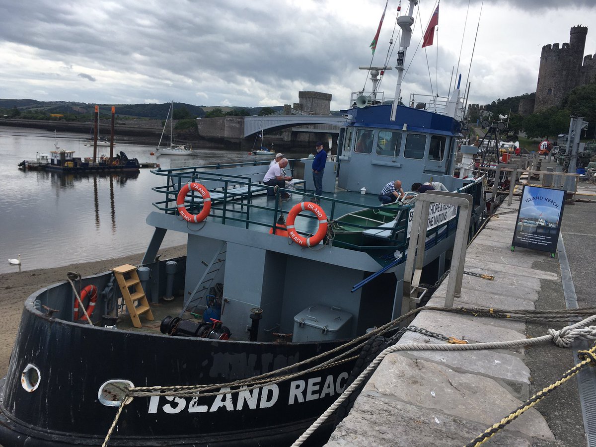 Ar llong ’Island Reach’ #YWAMships ar pererindod i Enlli. Pilgrimage to Enlli by boat. @CaminoCymru