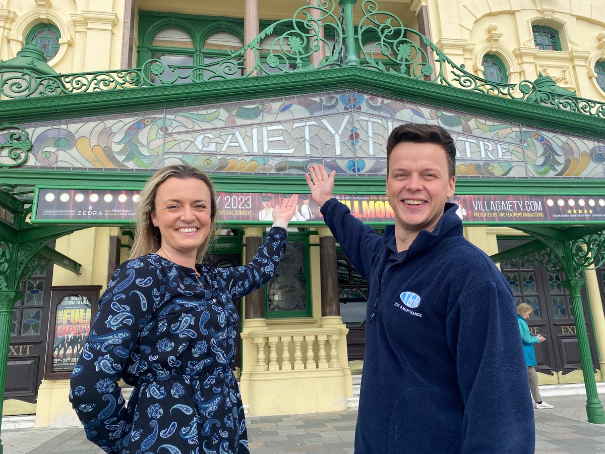 Solicitor Alexandra Chambers met host of Isle Listen Young Stars of Mann show, Jack Divers <a href="/KingMorphias/">Jack Cameron Divers</a>  at the Gaiety theatre, where the fantastic variety show takes place on 27 July. We can't wait!
#isleofman #theatre #youngstars #charity @VillaGaiety 
simcocks.com/simcocks-spons…