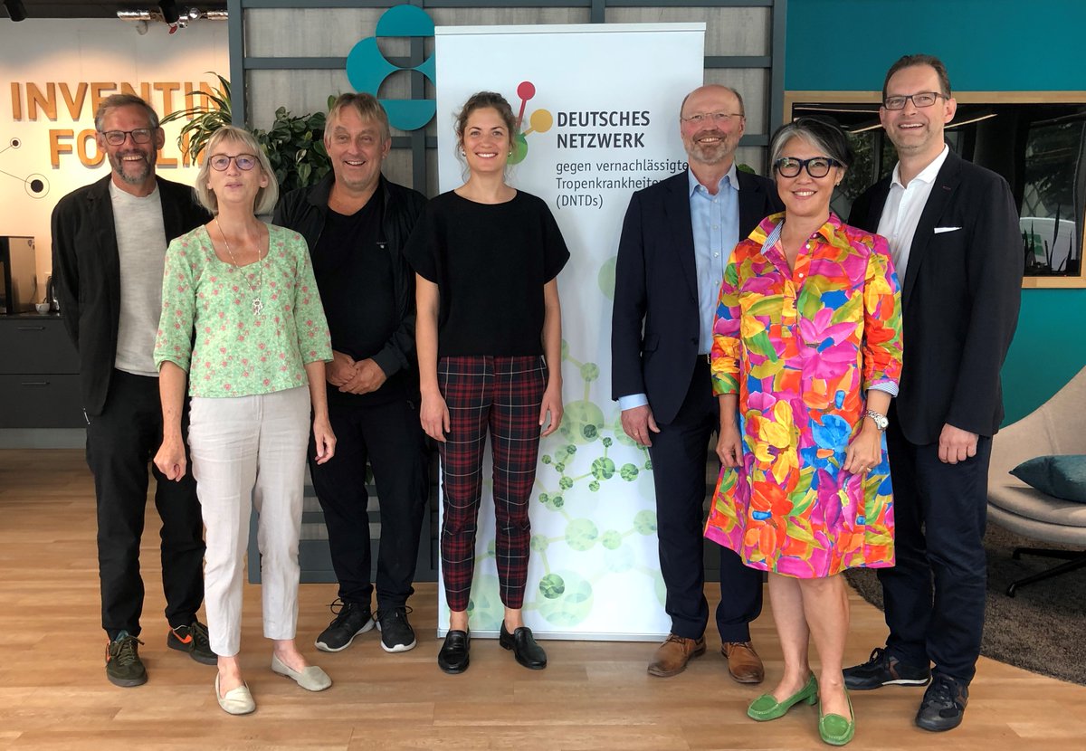 JTKlimisch's tweet photo. Das @dntds_aktuell trifft sich heute in Berlin bei @MSD_Deutschland zur Mitgliederversammlung 2023: Herzliche Gratulation dem neu gewählten Vorstand! V.l.n.r.: J. Willems @cbmDeutschland, A. Hornung, @HoeraufProf, A. Braus @ToGeV, H. Zimmer @vfapharma, R. Gunderlach, @ckoehler_ck https://t.co/p35iVYNRgI