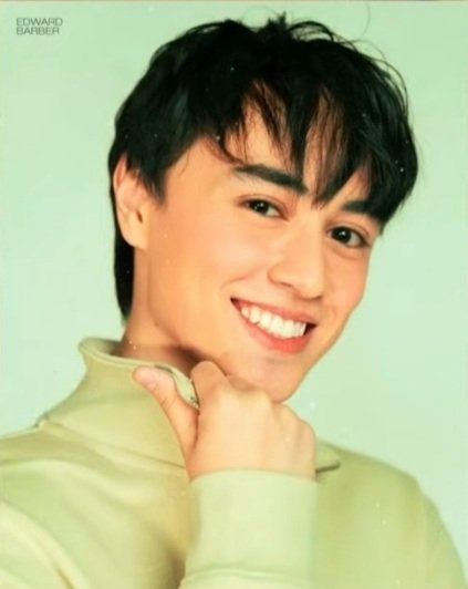 Mitz25_'s tweet photo. Yung kay Edward lang ata ang picture na super close up noh? Keri naman din kasi. 

EDWARD SMCATALOGUE LAUNCH

#EdwardBarber
@Barber_Edward_ https://t.co/NThMf2vlAs