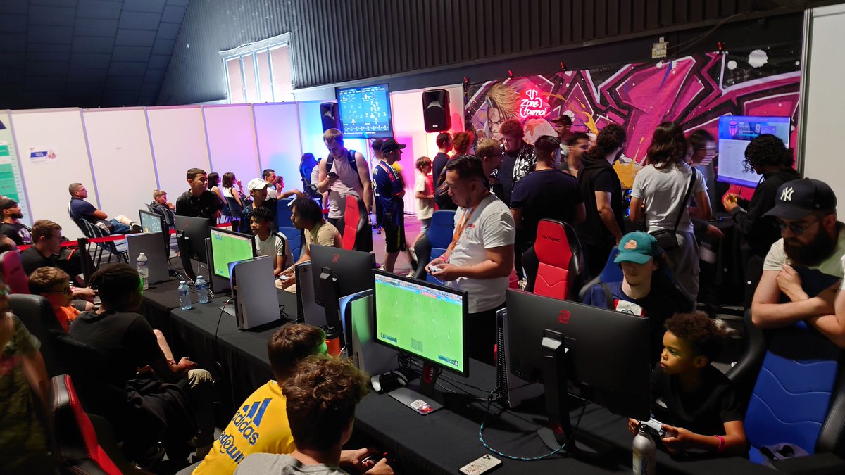 FuryVS_'s tweet photo. Les vainqueurs du tournoi FIFA, dimanche ⚽

#FIFA23
🏆 @_Cocorr_
🥈 Leonh4rt
🥉 @Sirnibla
#FuryLan #Furyvs https://t.co/f6c39ZyChl