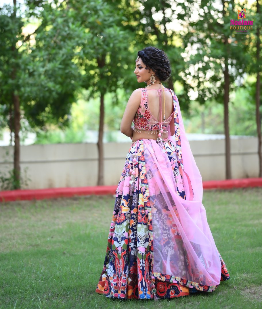 Neelamboutique's tweet photo. Moreover, the exquisite craftsmanship on the backless choli is certain to captivate attention on any occasion.
Visit our store and explore the entire collection for 2023.
#pink #pinkclothing #pinkcolour #chaniyacholi #nadiad #beautique #bridal #navratri #geomatricprint https://t.co/kUw3H8xNuj