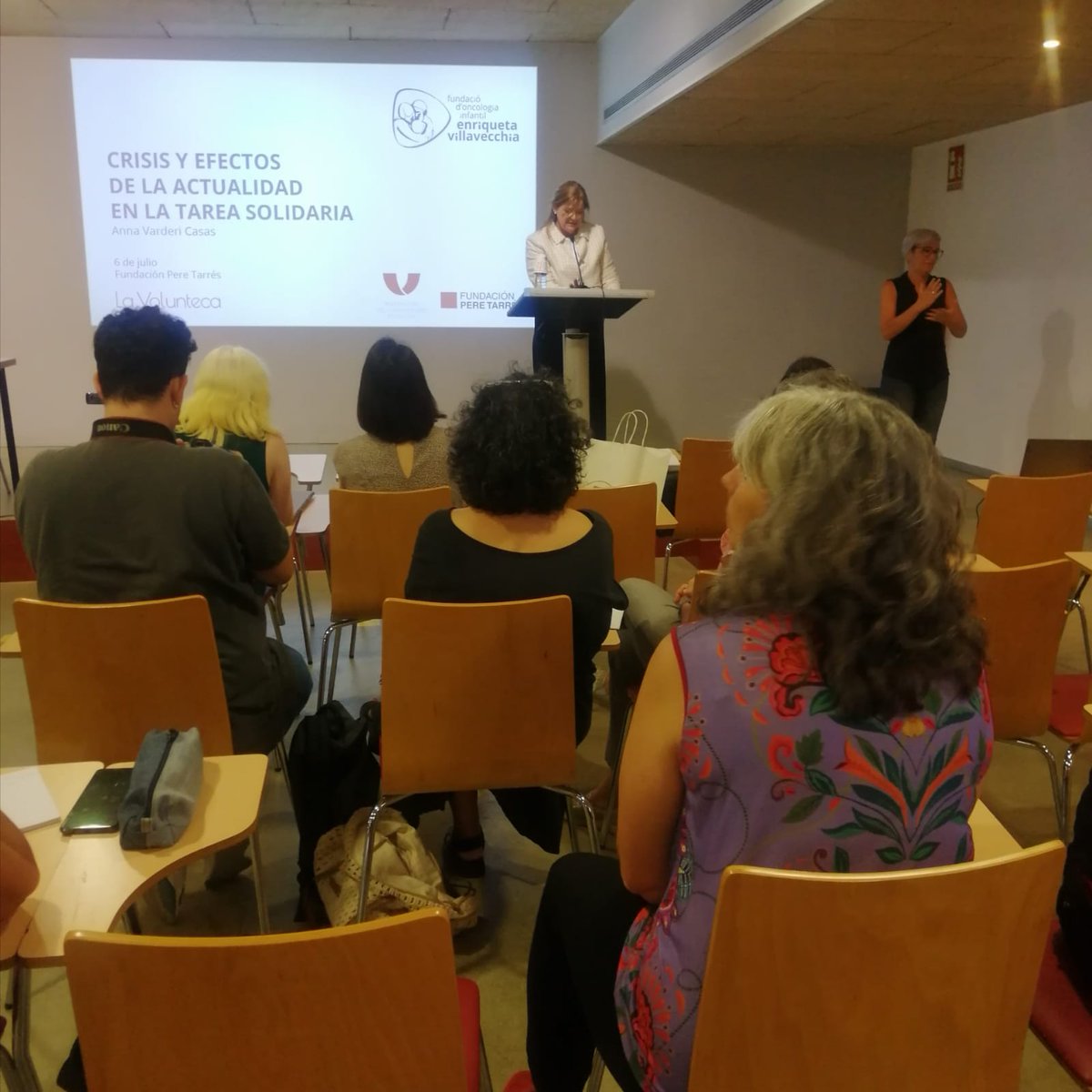 pvoluntariado's tweet photo. "La solidaridad no está en crisis. Está evolucionando y está cambiando". "Hay nuevas formas de relacionarse y de participar; se puede estar en compañía, aún estando en soledad físicamente". "El futuro está en la combinación de ambas cosas" 🗣️ Anna Varderi, de la @FEVillavecchia https://t.co/1hMQnTjWRE