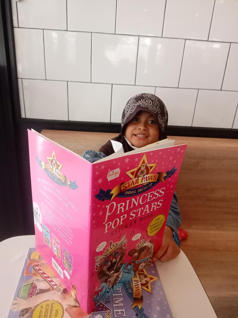 tephenay's tweet photo. Hari ke 2 ke bbw lagi-lagi mamak ngalah 🥲 mau cari novel malah jd beli sticker book 😅 
#barbukBBW2023 https://t.co/4KX3fZvNlY