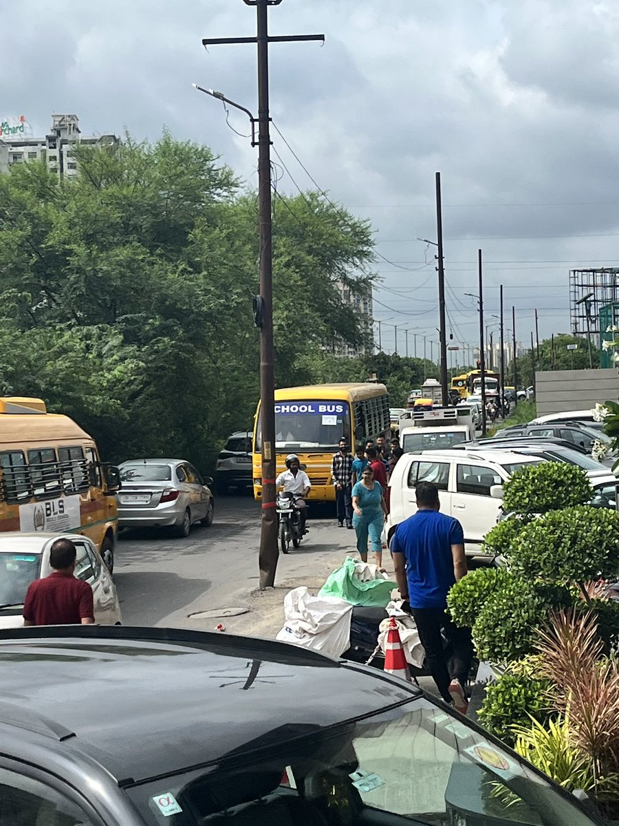 lord_mrityu's tweet photo. @PravendraNBT @noida_authority @noidatraffic @CMOfficeUP @myogiadityanath @myogioffice @PankajSinghBJP @dr_maheshsharma Regular traffic jams at sec 79 single road when school buses comes to drop the kids. God knows when this road will become 2 lane. #elitegolfgreens #sec79 @PankajSinghBJP @dr_maheshsharma @noida_authority @noidatraffic @myogiadityanath @CMOfficeUP @Noida7XTeam @elitegolfgreens https://t.co/VwB1eG7tJp