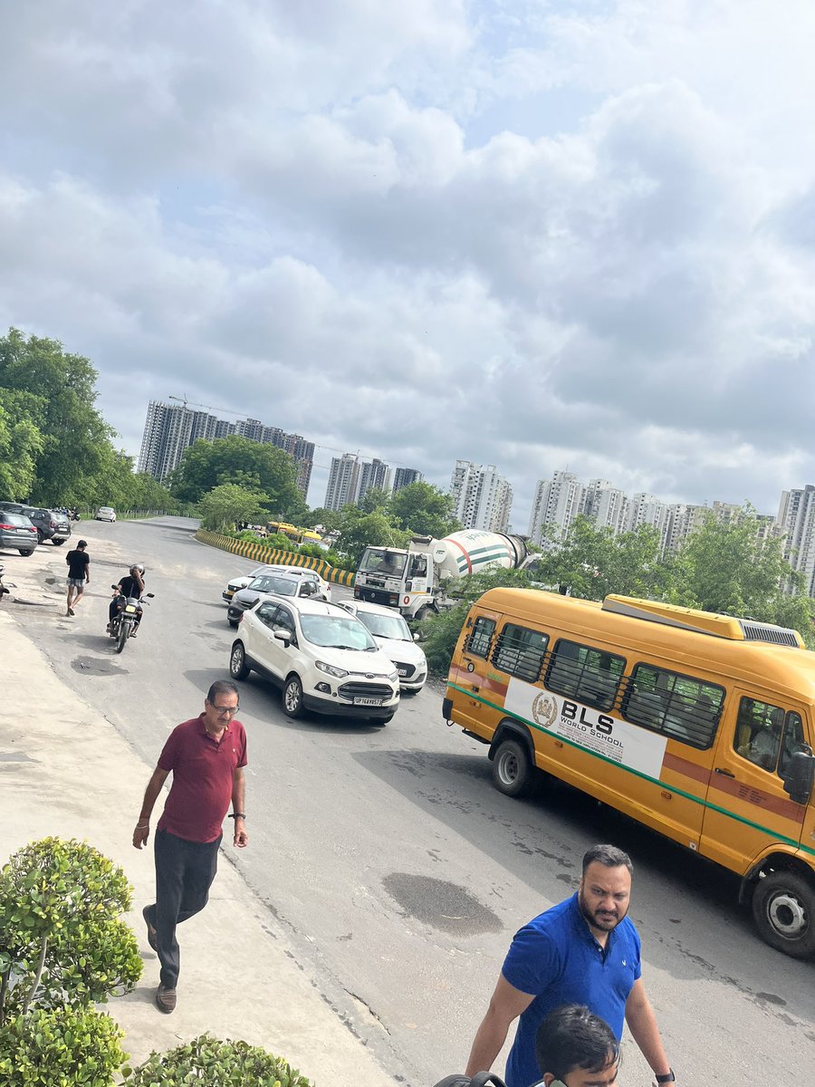 lord_mrityu's tweet photo. @PravendraNBT @noida_authority @noidatraffic @CMOfficeUP @myogiadityanath @myogioffice @PankajSinghBJP @dr_maheshsharma Regular traffic jams at sec 79 single road when school buses comes to drop the kids. God knows when this road will become 2 lane. #elitegolfgreens #sec79 @PankajSinghBJP @dr_maheshsharma @noida_authority @noidatraffic @myogiadityanath @CMOfficeUP @Noida7XTeam @elitegolfgreens https://t.co/VwB1eG7tJp