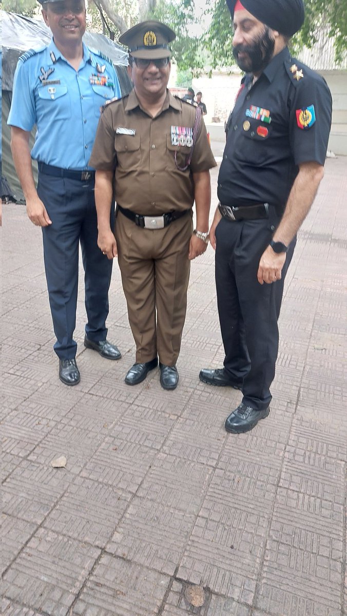 MentorRupadhyay's tweet photo. A leader can prove himself when he  meet his organisation's ground staff...

Today ADG Maj. Gen. P Vishwas Rao SM meets 3DBN ANO's, CTO's and PI staff to know the challenges.
@HQ_DG_NCC, @ArvindKejriwa, @PMOIndia, @rajnathsingh https://t.co/ygQDfwNJTg