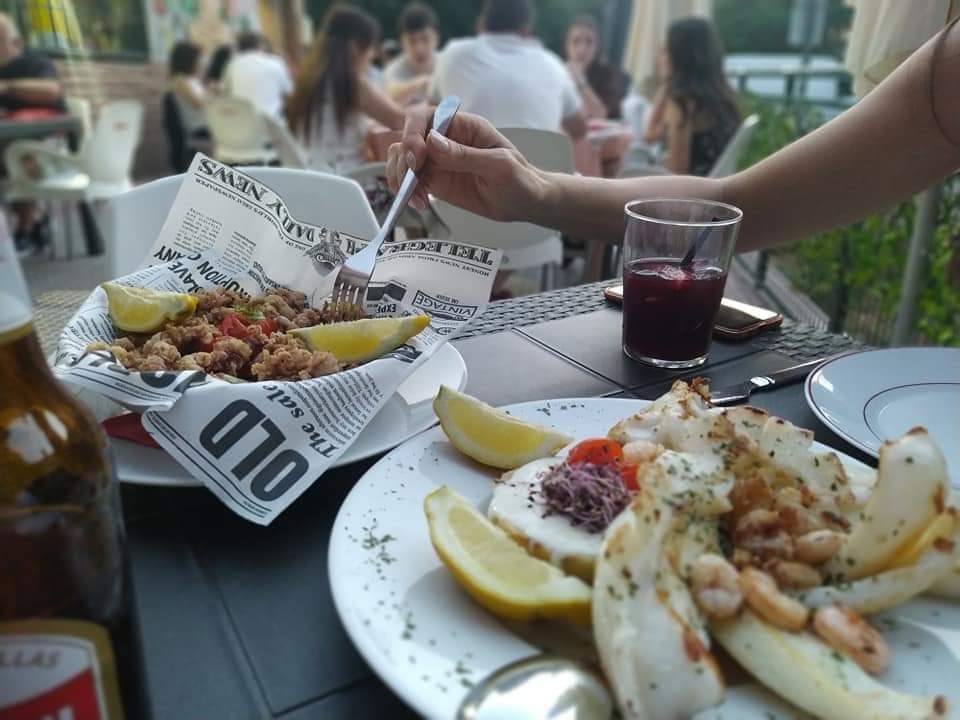 GastroBar21's tweet photo. 💥❗TERRACEO 𝗧𝗜𝗠𝗘 🤤🤟‼️

 😊 Dicen que donde fuiste feliz siempre regresarás...No te decimos más 😜

🤘 Todas las tardes / noches en GastroBar21 te espera el mejor cañeo ; los aperitivos más variados junto con tu consumición y si quieres te quedas a cenar con nosotros y disfruta d los mejores platazos 🤤 ‼️

🔴 Este año como NOVEDAD además d nuestra Frituras tradicionales tendremos la terraza adaptada al calor con el sistema d Nebulización para bajar entre 10°-12° grados estar fresquitos y disfrutar del mejor ambiente te esperamos en GastroBar21 

😃Terraza (sin reserva previa, por orden de llegada)

📅DE MIÉRCOLES A SÁBADO
🕐 13h a 17:30h 🕗 20:30h a 00:00h
📅DOMINGO 
🕐 13h a 17h

🔴DOMINGO TARDE ; LUNES Y MARTES CERRADO.

📍Avd Constitución 21 Coslada 

➡ WhatsApp  645 75 45 96 .

➡https://t.co/cEViSoZdPC
.
.
.
#Coslada #SanFernandodehenares #Cañaveral #LasRejas #Madrid #Gastrocoslada #Gastrosanfer #Gastromadrid #Gastrolovers #Cachopo #CachopoAsturiano #cachopocoslada #SugerenciasdelChef #Gastro #cachopo
#cachopoasturiano  #carnealapiedra #delivery #takeaway  #pescados #platazos #carta #raciones #miércoles #jueves #viernes #sábado #domingo
#terraceo #terraceocoslada