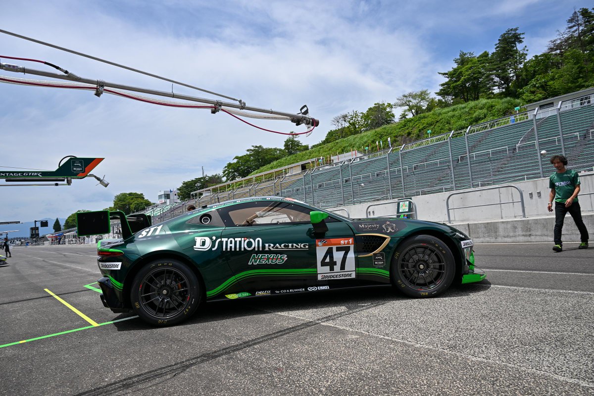 dstation_racing's tweet photo. 7月8〜9日に行われるスーパー耐久第3戦SUGOに向け、本日からD'station Vantage GT8Rが走行をスタートさせました。皆さまぜひ週末のレースへご声援よろしくお願いします！
#DstationRacing #AstonMartin #AstonMartinRacing #SuperTaikyu #STai #VantageGT8R https://t.co/aZaNmGIrIY